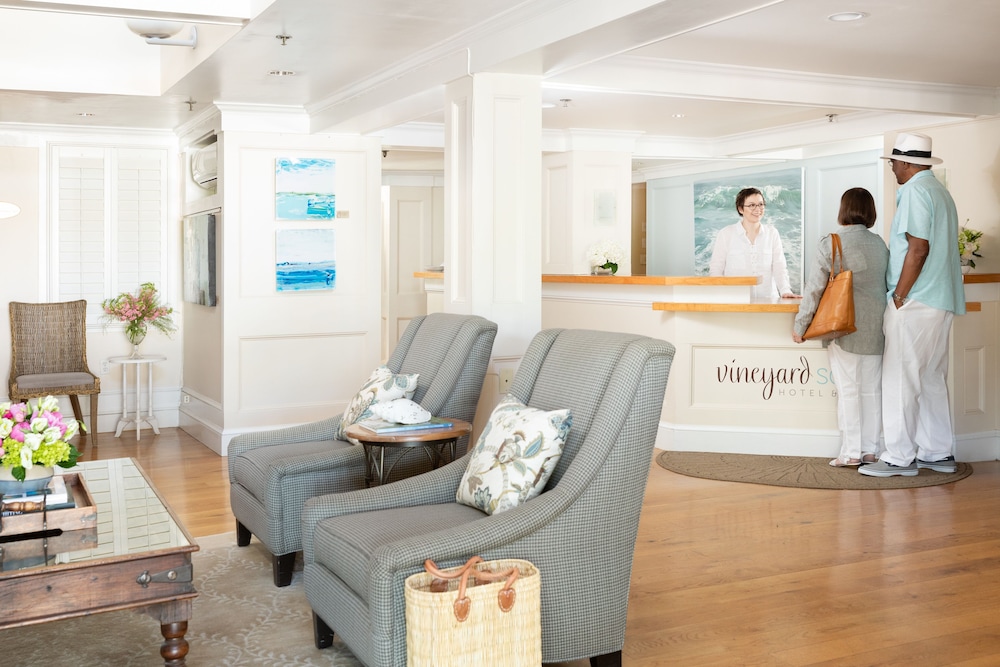 Vineyard Square Hotel & Suites - photo 3