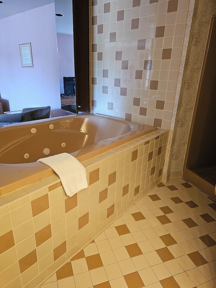 Travelodge by Wyndham Mackinaw City - photo 12