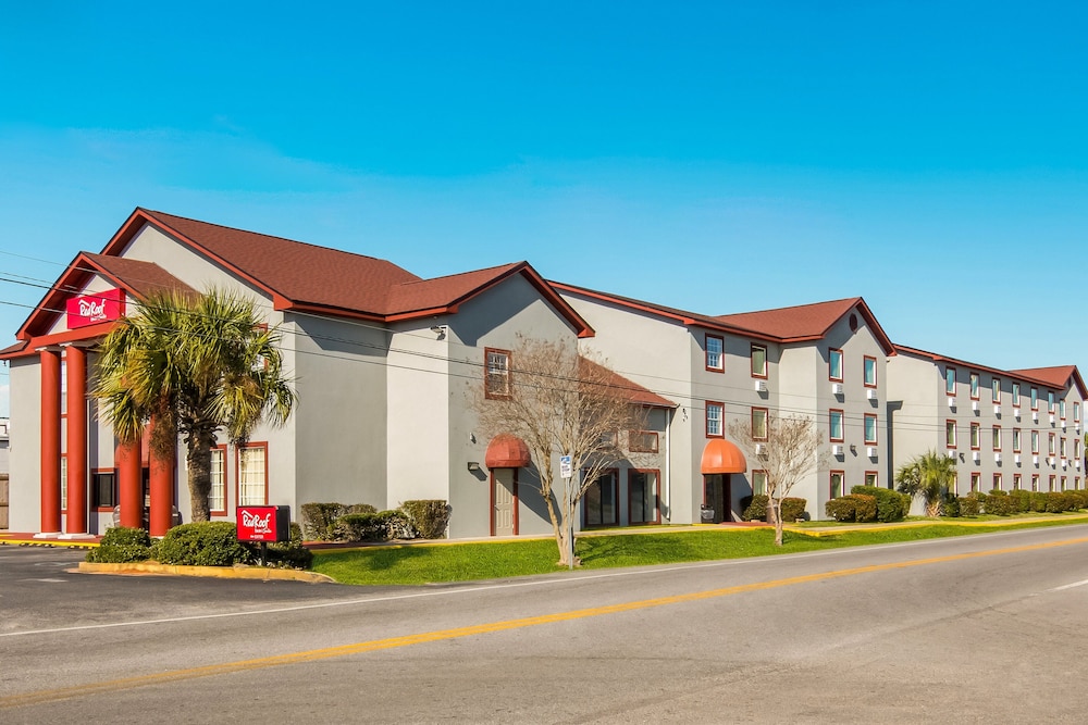 Red Roof Inn & Suites Pensacola NAS Corry — hotel in Pensacola