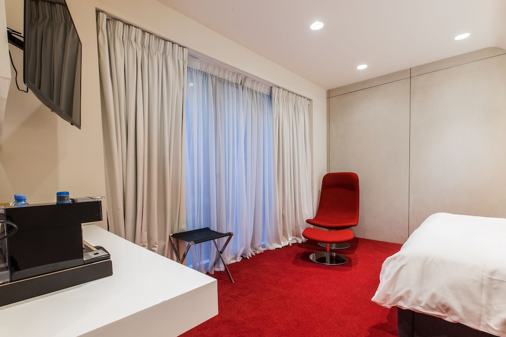 The Grove Design Hotel