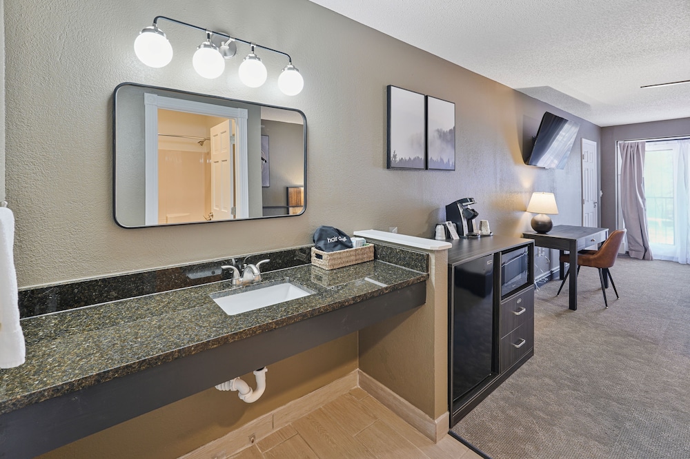 Tremont Lodge & Resort - photo 36