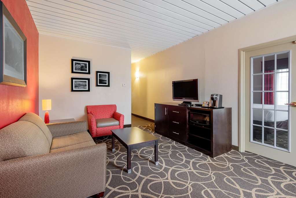 La Quinta Inn & Suites by Wyndham Elkview Charleston NE - photo 33