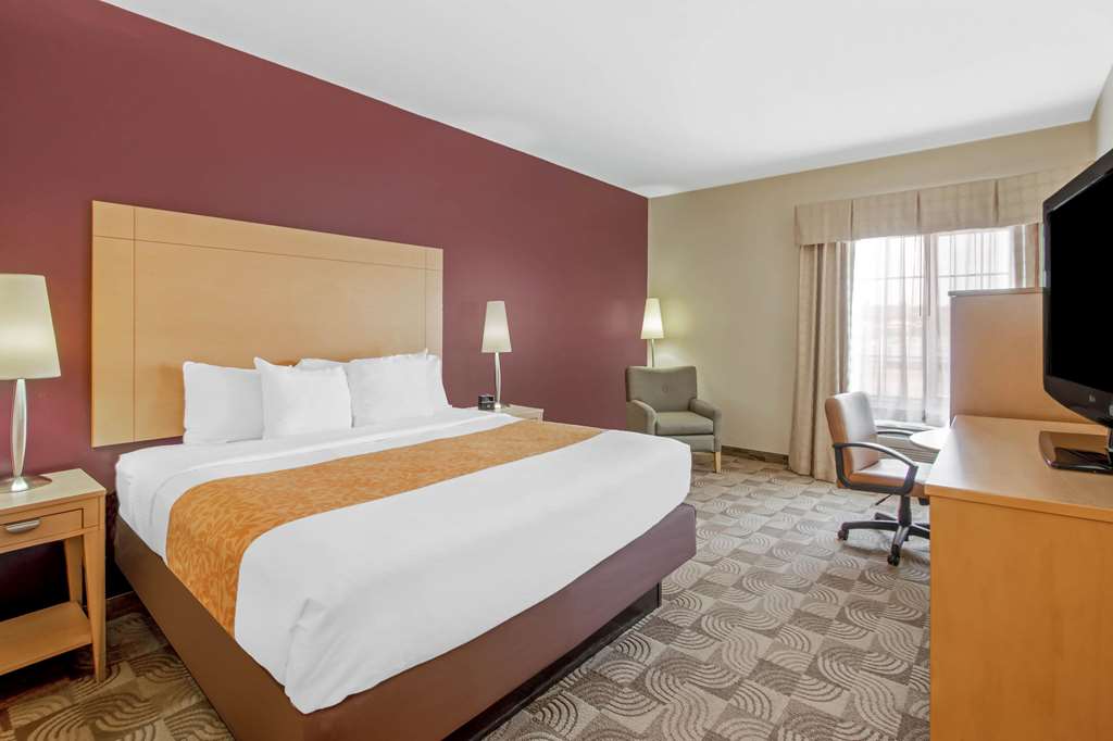 La Quinta Inn & Suites by Wyndham Tucumcari - photo 22