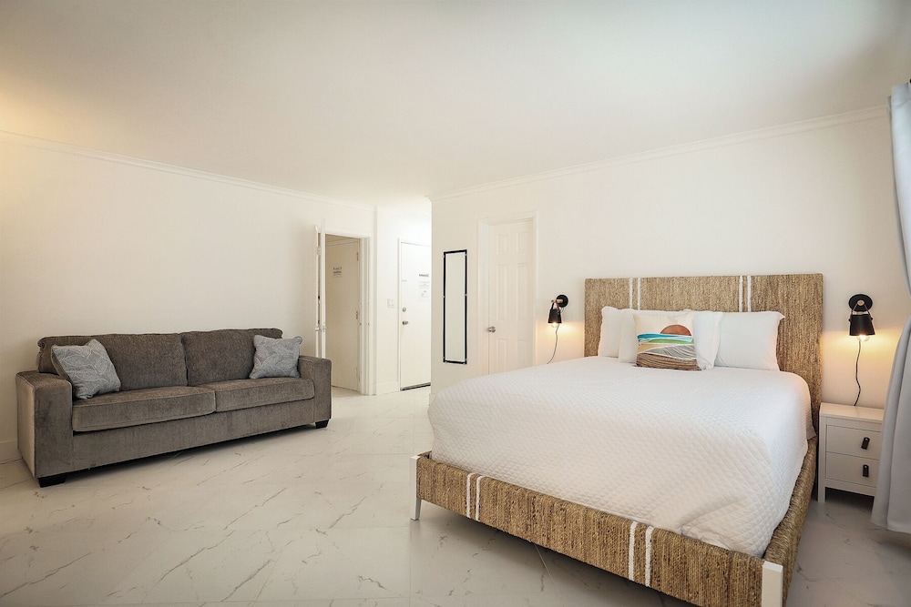 La Mer Suites - photo 35