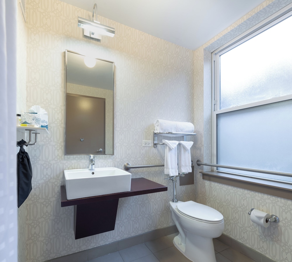 Holiday Inn Express Chicago Magnificent Mile - photo 24