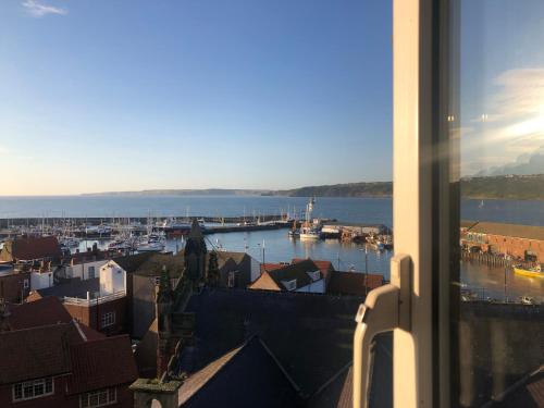 Kitson House Sea Views Old Town 5 min Walk to Beach Street Parking — 4-Star Luxury Hotel in Scarborough, United Kingdom