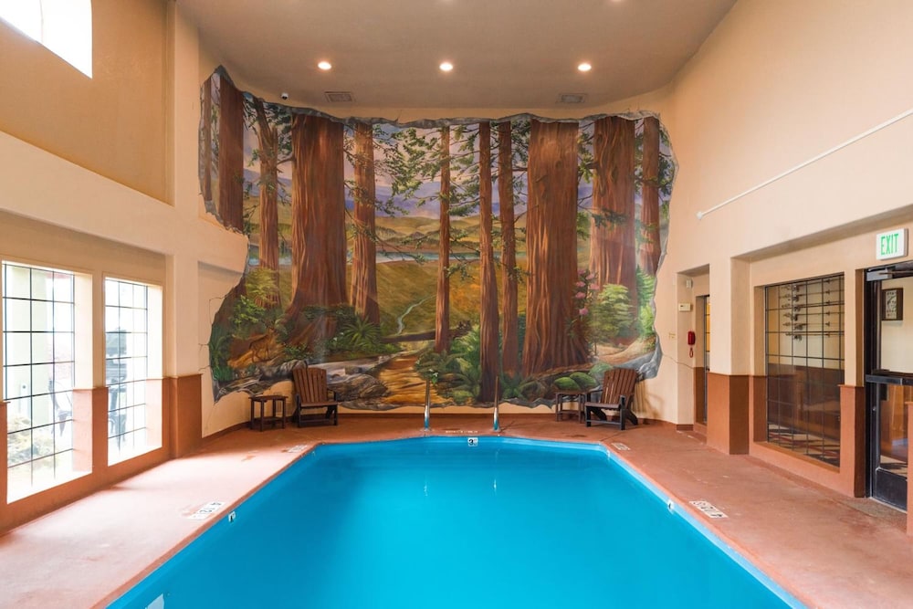 The Redwood Riverwalk A Boutique Hotel - photo 22