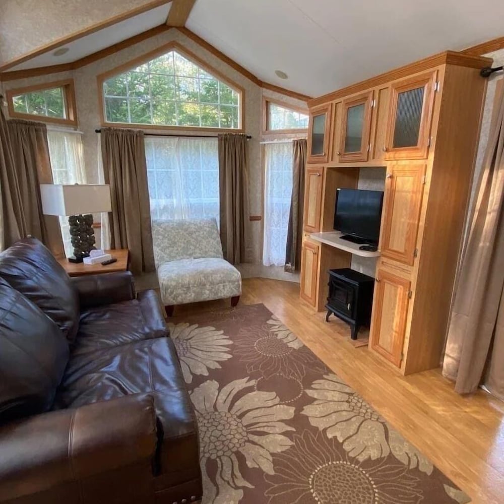 Robin Hood Village Resort in Union, United States