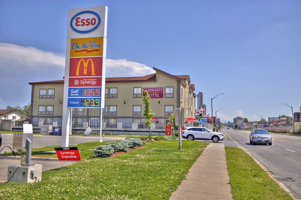 Glengate Hotel & Suites in Niagara Falls, Canada