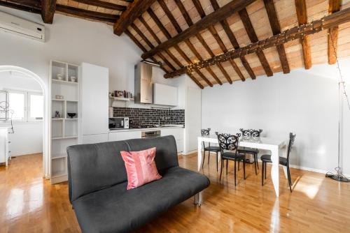 Pavone Centre Romantic Apartment — 4-Star Luxury Hotel in Rome, Italy