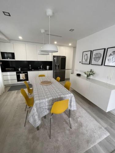 Modern 1 Bedroom City Center Aveiro Apartment — 4-Star Luxury Hotel in Aveiro, Portugal
