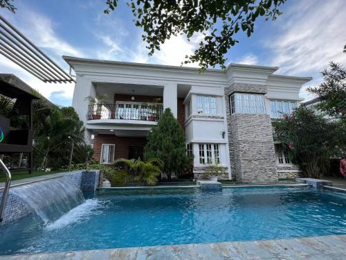 Lekki Secret Mansion ‘N’ Swimming Pool in Unknown City, Nigeria