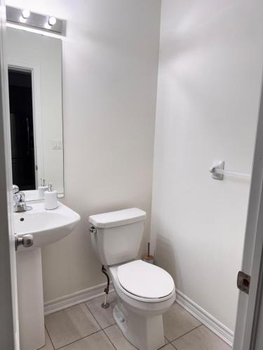 Nice Cozy Room in Thorold close to Niagara Falls — hotel in Thorold