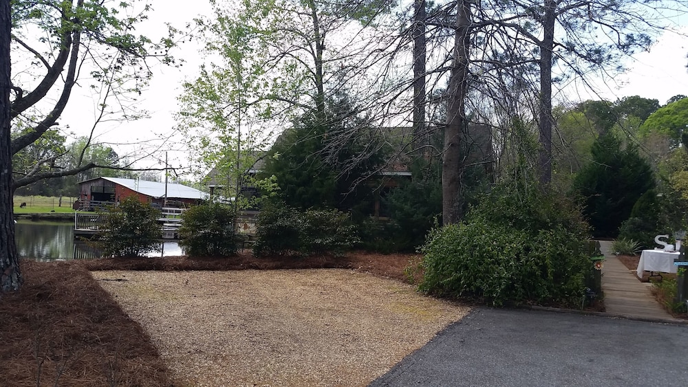 Shalom House Bed and Breakfast - featured photo