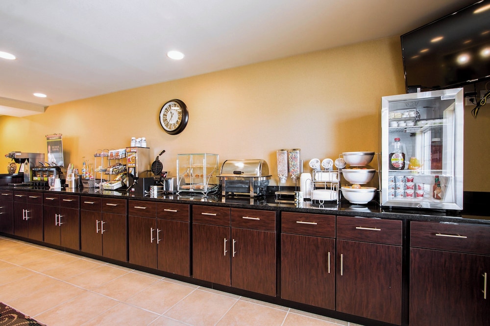 Cobblestone Inn & Suites Eads - photo 34