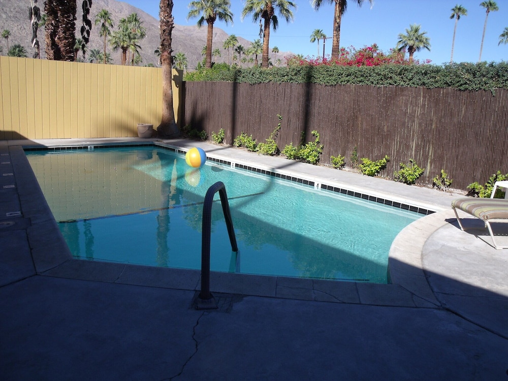 Atrium Palm Springs Gay Men's Resort - photo 19