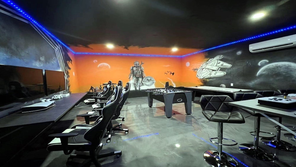 Family friendly Oasis With Game Room & Pool - photo 45