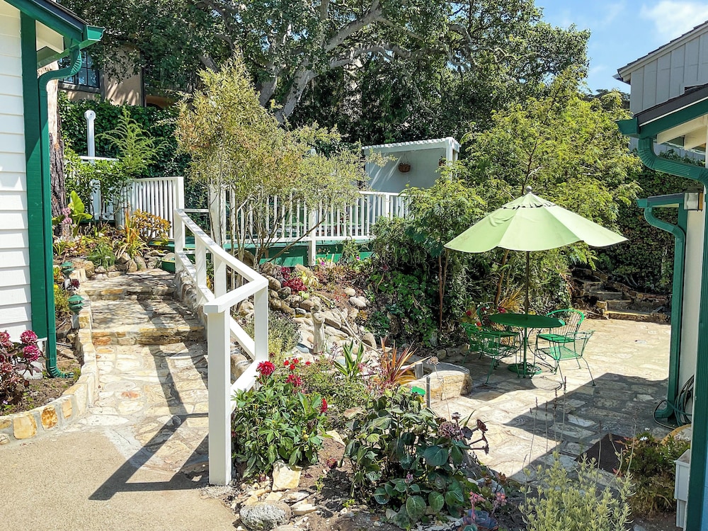 Carmel Green Lantern Inn - photo 101