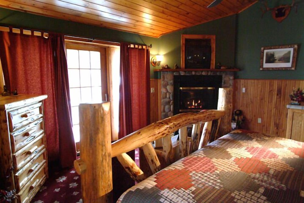 Boathouse Waterfront Lodging - photo 14