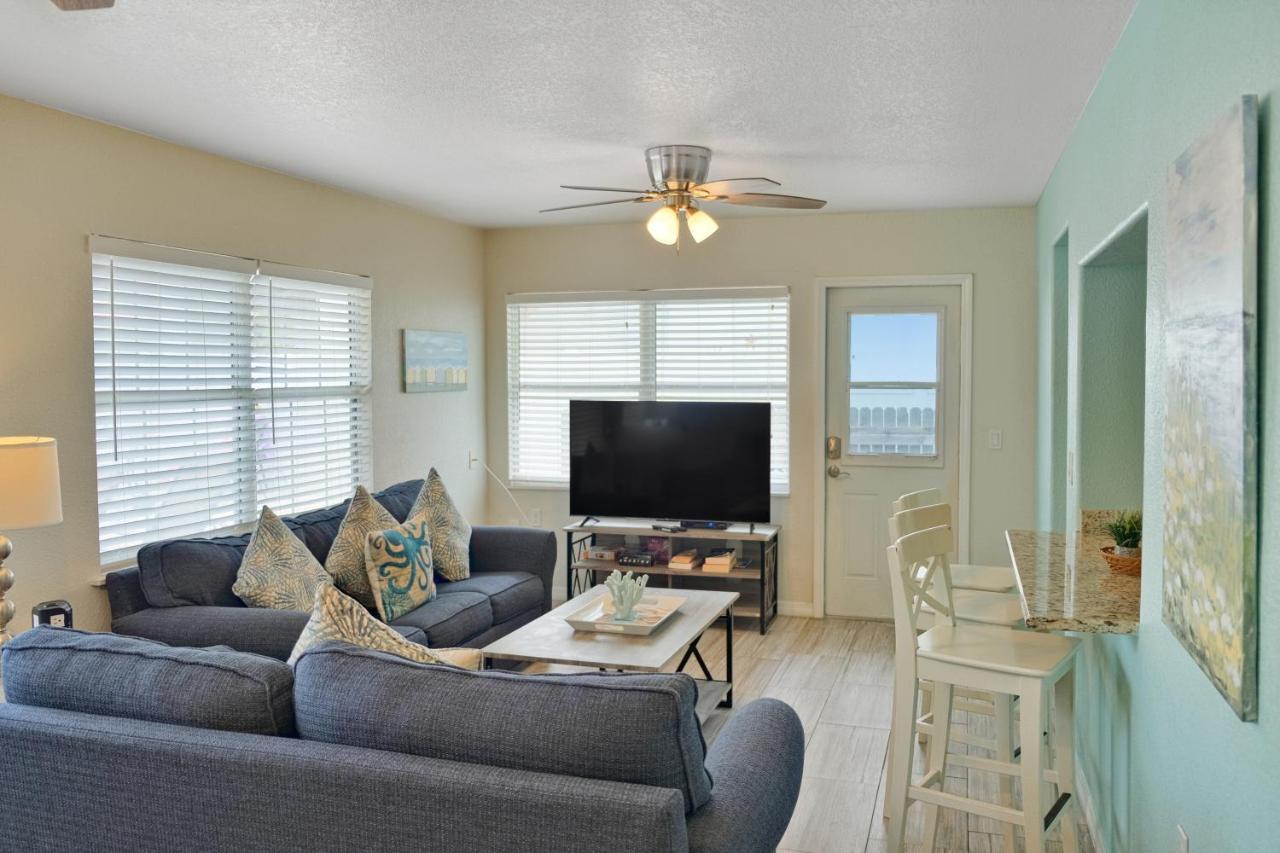 Bungalow A — 4-Star Luxury Hotel in Bradenton Beach, United States
