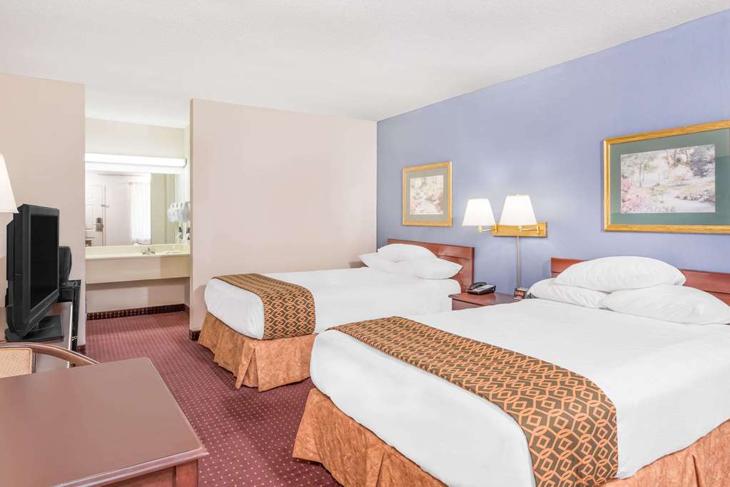 Days Inn by Wyndham Lavonia - photo 12