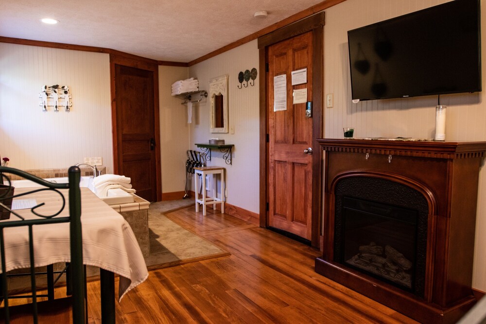 Hocking Hills Inn - photo 13