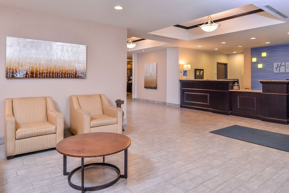 Holiday Inn Express Hotel & Suites Emporia Northwest an IHG Hotel - photo 3