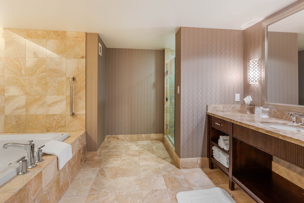 Omni Los Angeles Hotel at California Plaza - photo 9