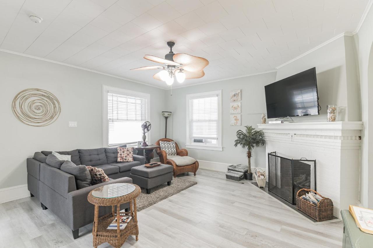 Beach Block Ocean Views from Balconies Parking Unit 2 in Ventnor City, United States