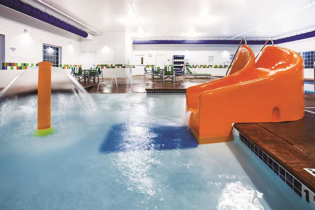 La Quinta Inn & Suites by Wyndham St. Paul Woodbury - photo 9