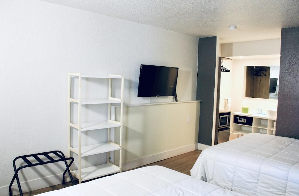 1 1 Condo hotel With Double bed and Community Pool Miles From Disney - photo 8