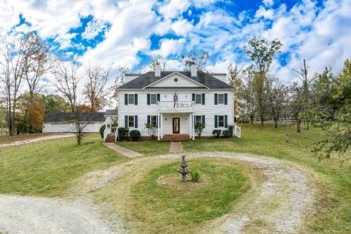 Colonial Manor — Spring Hill — photo 2