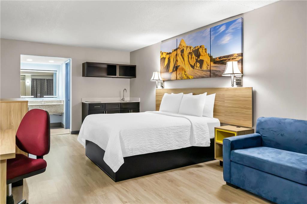 Days Inn by Wyndham Salina South - photo 29