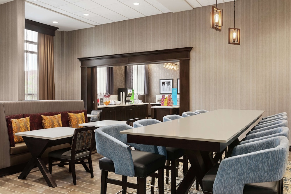 Hampton Inn & Suites Kansas City Downtown Crossroads - photo 21