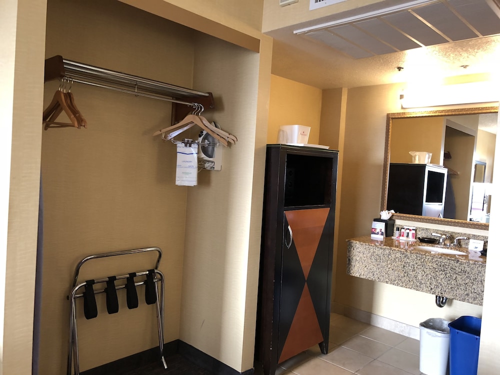 Ramada by Wyndham San Diego National City - photo 34