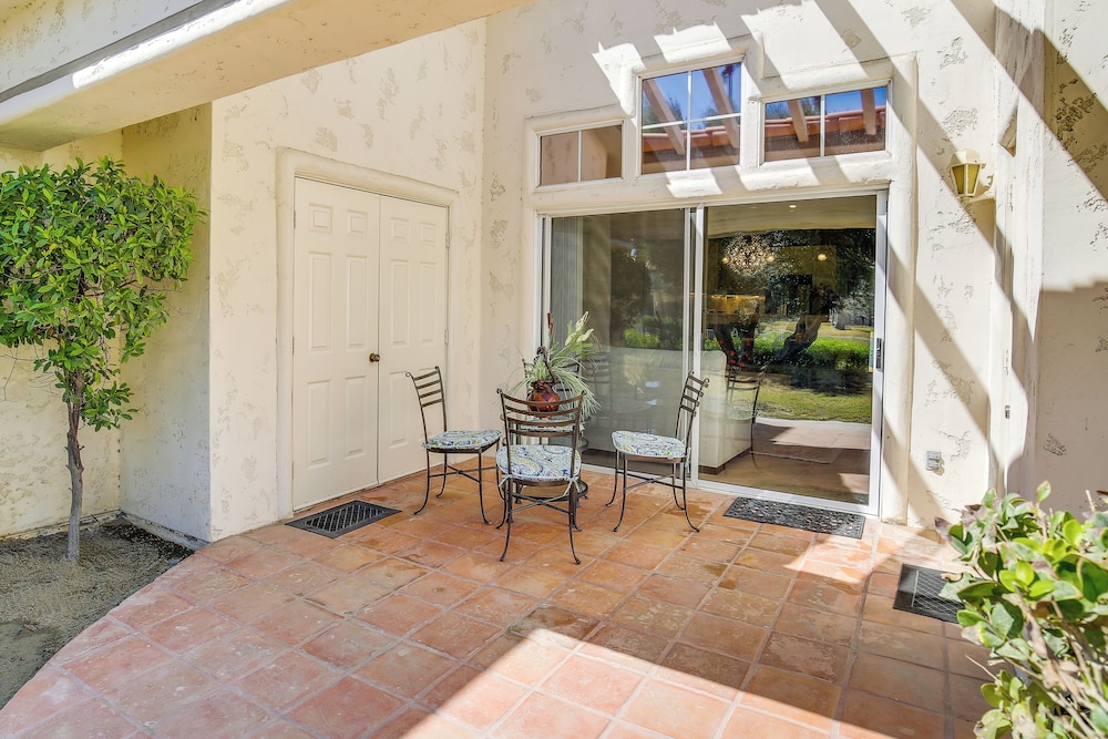 Tennis Golf and Pools Lovely Palm Desert Condo — 4-Star Luxury Hotel in Palm Desert, United States