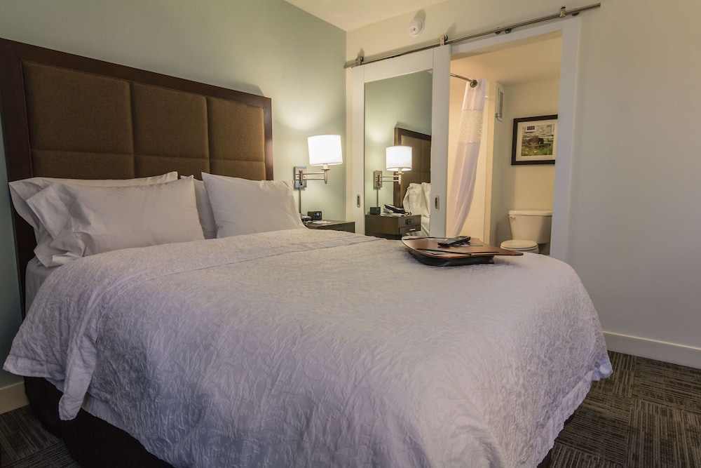 Hampton Inn Winchester University Mall Area - photo 9