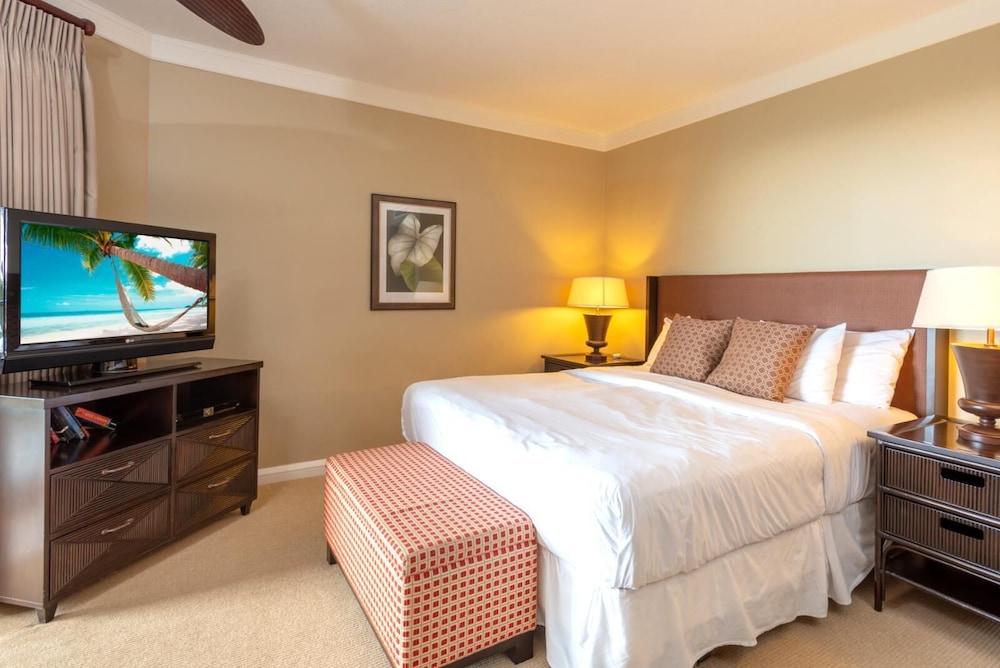 Honua Kai Hokulani Collection by KBM 3 Units on same floor — 5-Star Luxury Hotel in Ka'anapali, United States