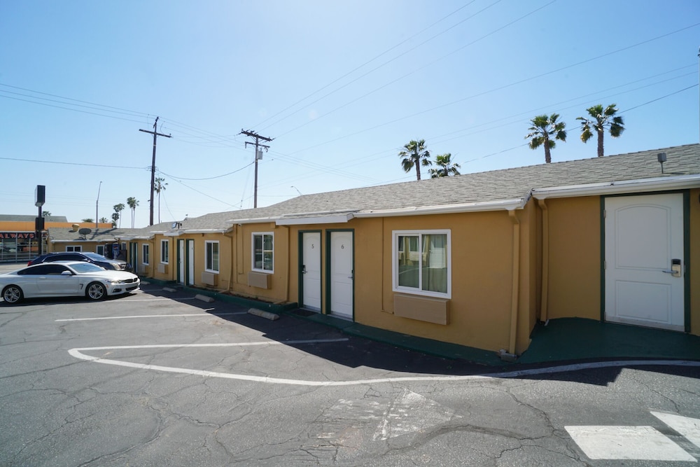 Signal Hill Motel - photo 26
