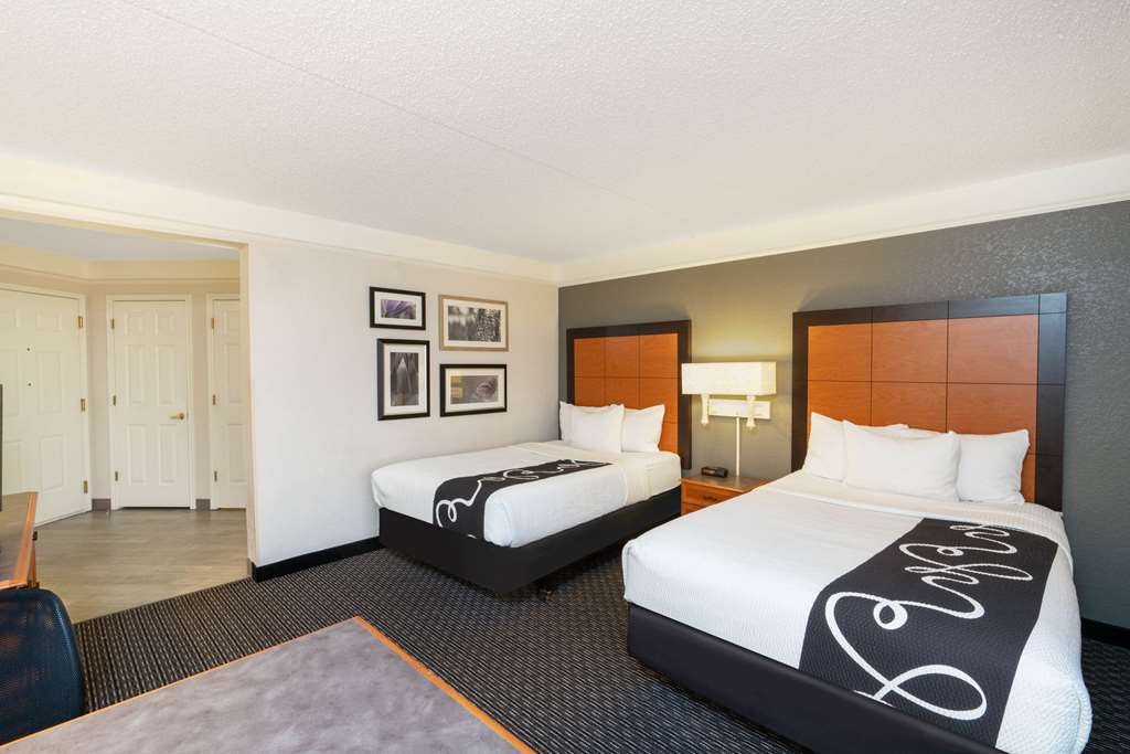 La Quinta Inn & Suites by Wyndham Pueblo - photo 21