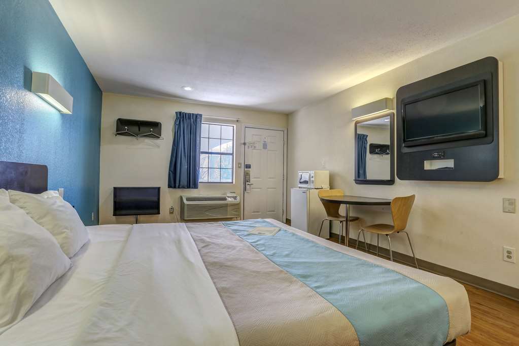 Motel 6 Dickson TN - photo 17