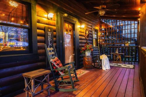 Lazy Fox Hideout - carbon neutral hotel in Sevierville