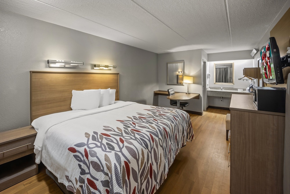 Red Roof Inn Greensboro Airport - photo 10
