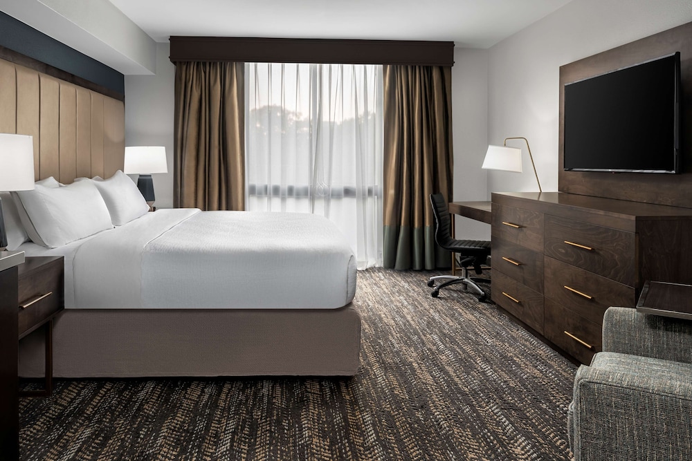 Embassy Suites by Hilton Nashville Airport - photo 9