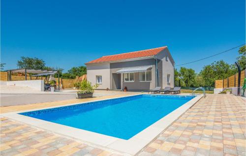 3 Bedroom Awesome Home In Donje Rastane — 4-Star Luxury Hotel in Sveti Filip I Jakov, Croatia