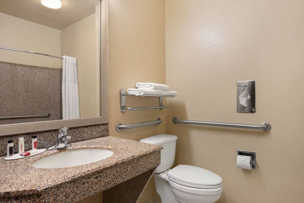 Baymont by Wyndham Clute Lake Jackson - photo 6