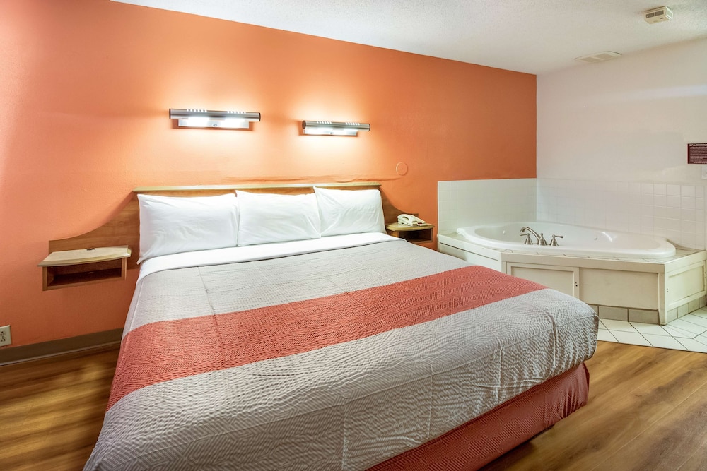 Motel6 Dayton Englewood - photo 11