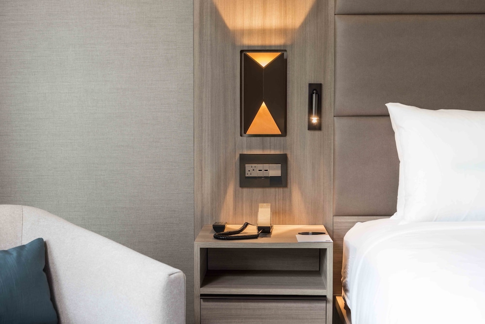 AC Hotel by Marriott Boston Cleveland Circle - photo 10