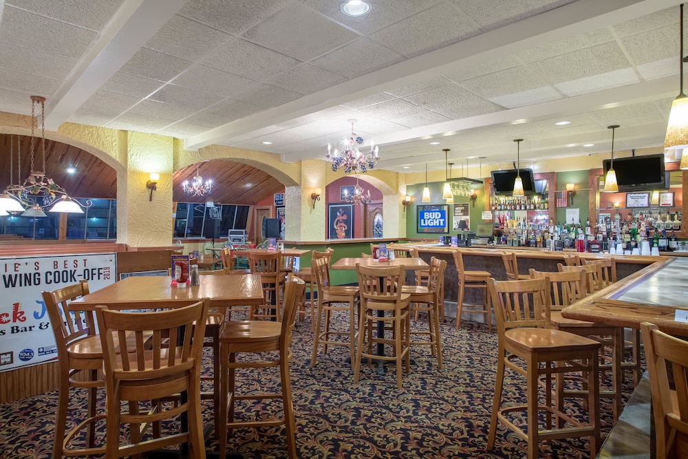 Quality Inn & Suites Erie near Casino - photo 38