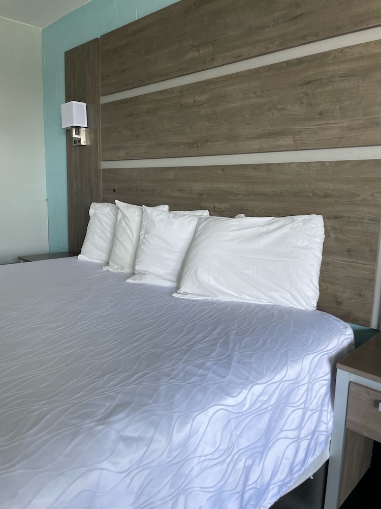 Buccaneer Inn - photo 15